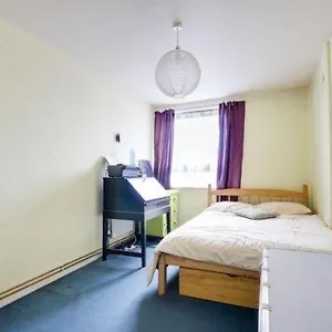 Homestay 6 Greville Court, London
