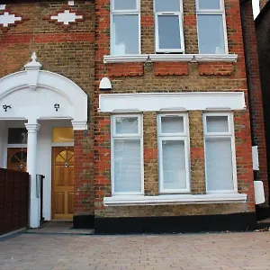 Homestay Blythe Park House, London